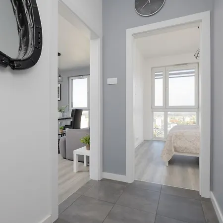 Rondo Wiatraczna Skyview With Parking Space & Balcony By Renters Warschau