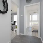 Rondo Wiatraczna Skyview With Parking Space & Balcony By Renters ורשה