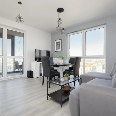 Rondo Wiatraczna Skyview With Parking Space & Balcony By Renters Apartmán