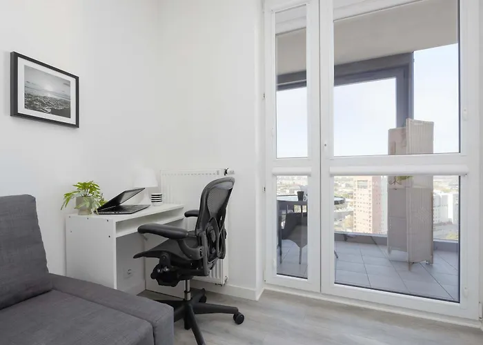 Rondo Wiatraczna Skyview With Parking Space & Balcony By Renters *