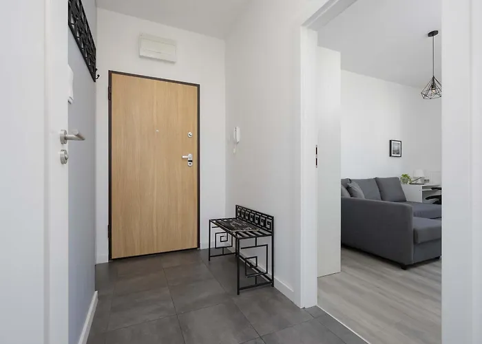 Rondo Wiatraczna Skyview With Parking Space & Balcony By Renters *