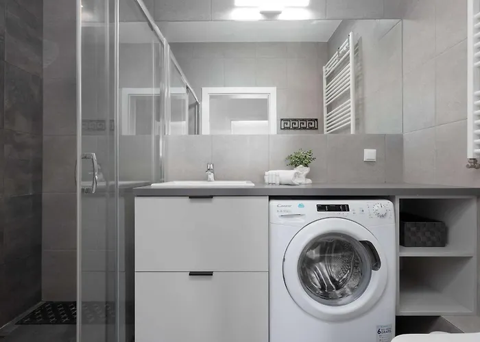 Rondo Wiatraczna Skyview With Parking Space & Balcony By Renters *