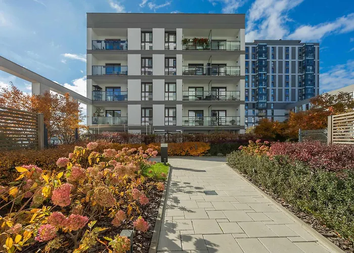 Rondo Wiatraczna Skyview With Parking Space & Balcony By Renters