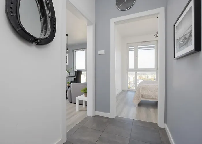 Rondo Wiatraczna Skyview With Parking Space & Balcony By Renters Warszawa